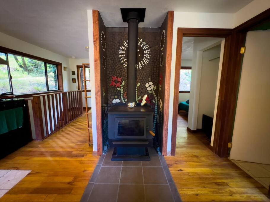 Little House In The Redwoods With A Hot Tub! Leilighet Garberville Eksteriør bilde